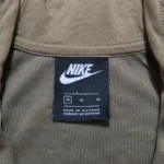 Nike Sportswear Repeat Hoodie Olive – Logo Tape – Bild 4