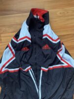 Adidas Trainingsjacke | 90s Vintage | Größe XL | Schwarz/Rot/Weiß – Bild 10